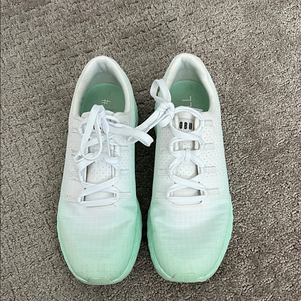 No bull sneakers